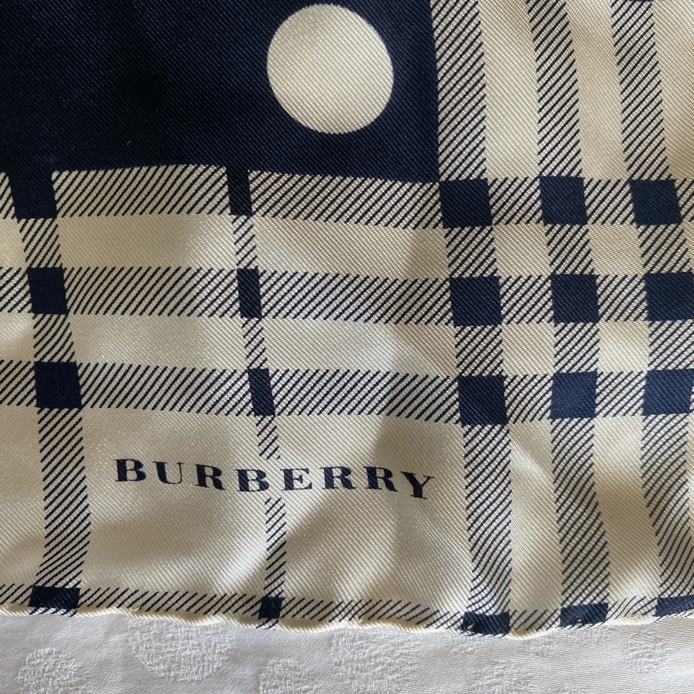 Burberry Scarf 100% Authentic 100% Silk